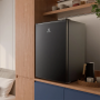 Congelador Vertical Electrolux 98L Negro EFU98S3C6AB